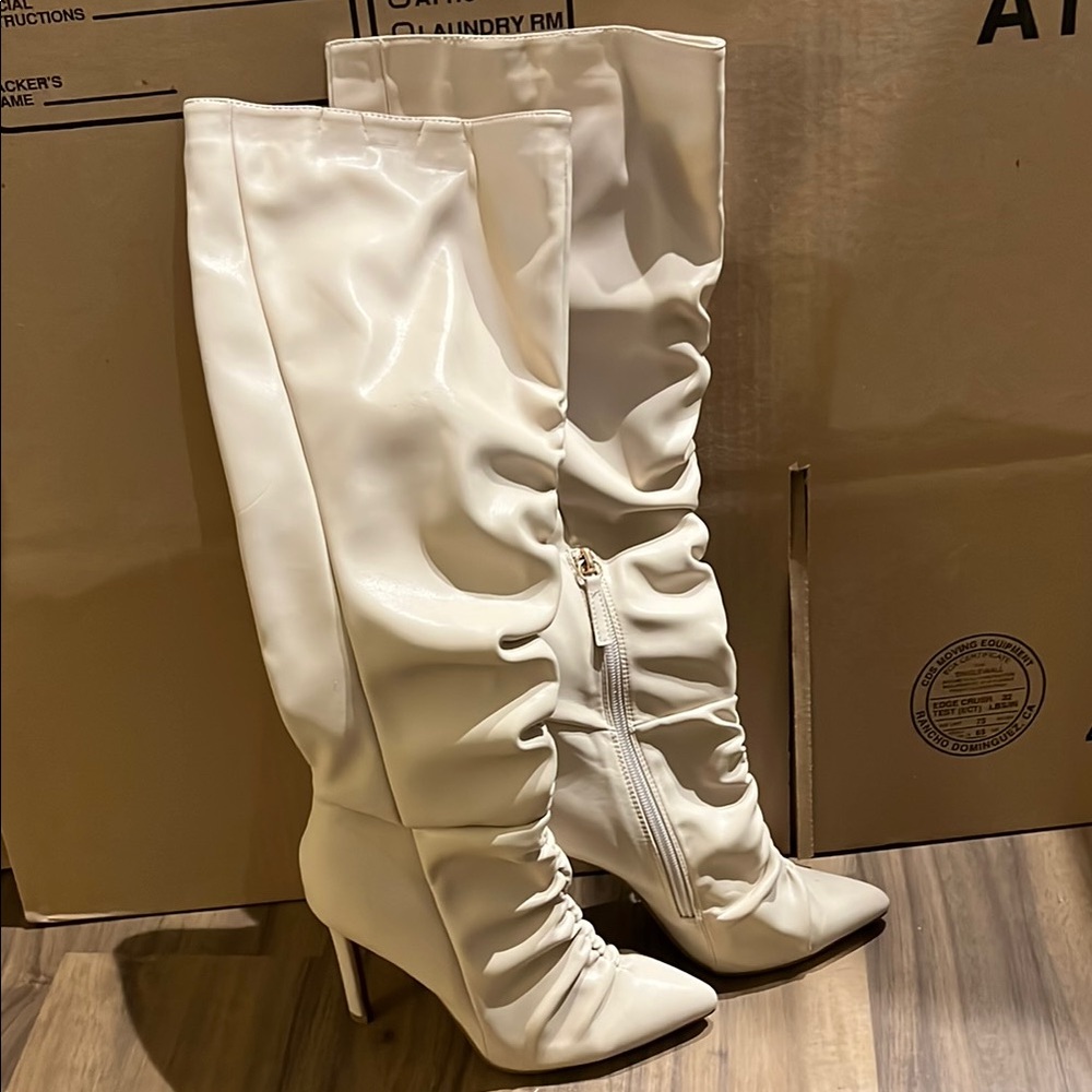 NEW✨ (Grab before they’re gone)! 📦 Moving sale